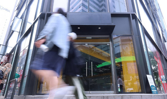 4일 이재명 대통령이 취임하면서 국내 식품 기업들을 비롯한 요식업 자영업자들이 경기 부양을 기대하고 있다. 사진은 공실 상가 모습. 연합뉴스